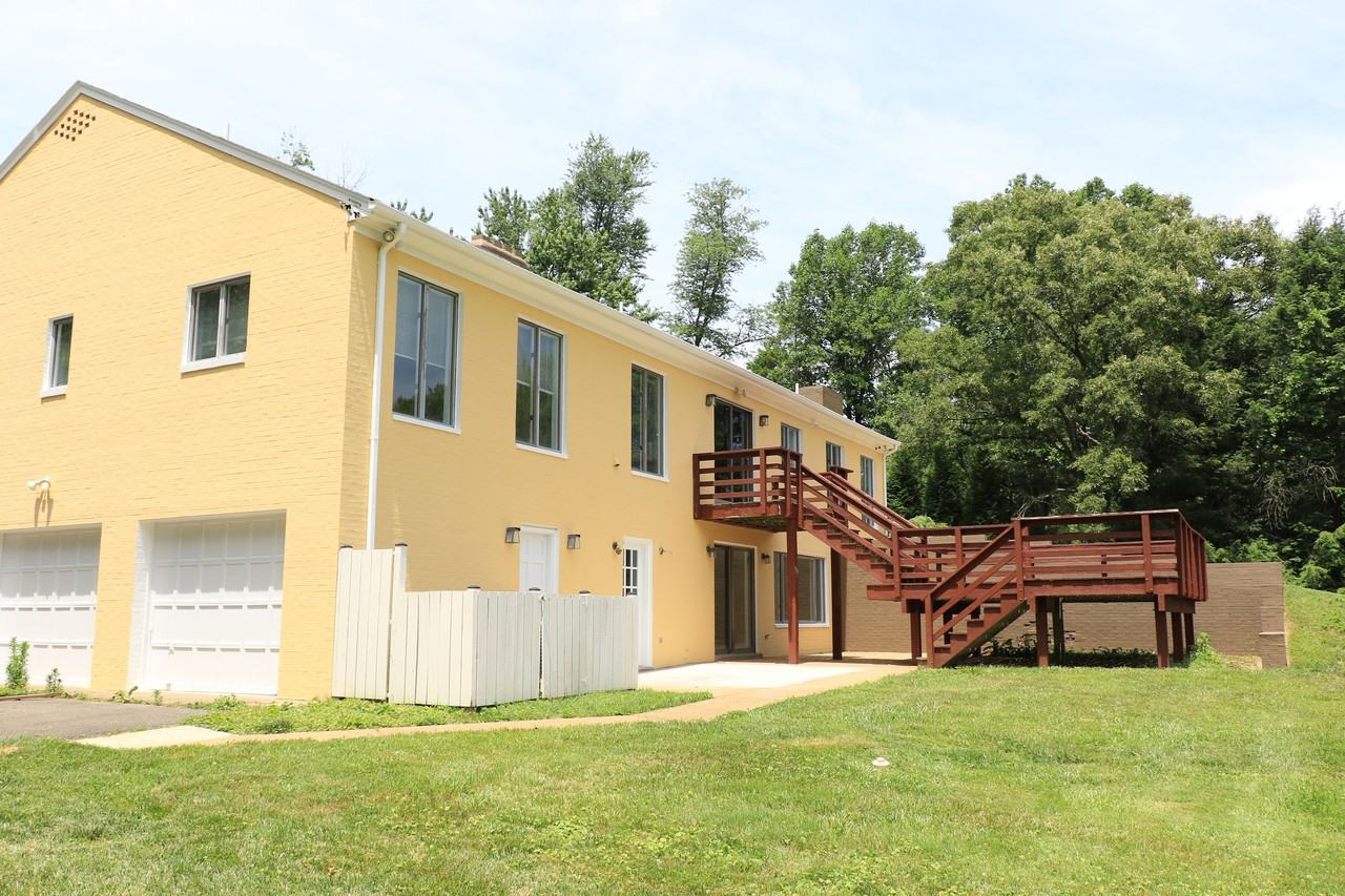 901 Walker Rd - Photo 2 of 26