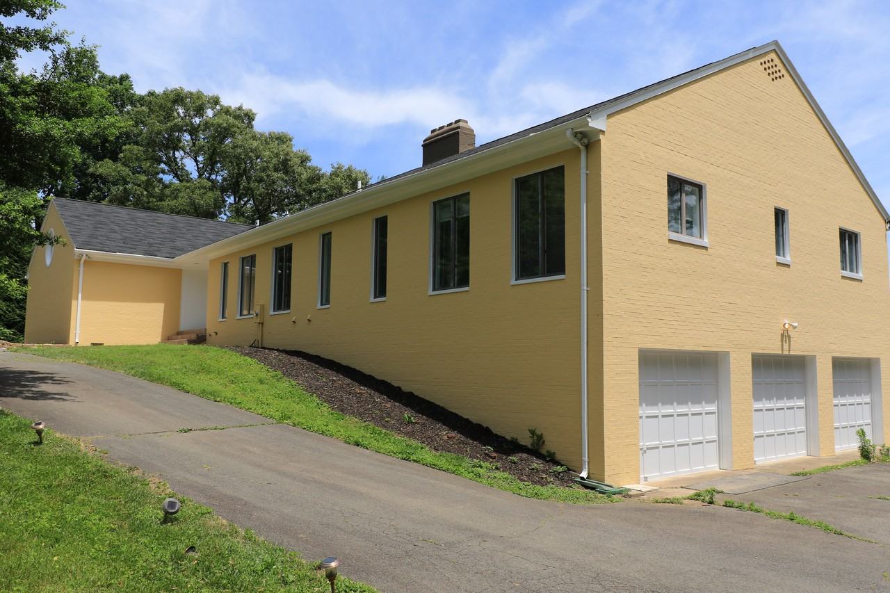 901 Walker Rd - Photo 3 of 26