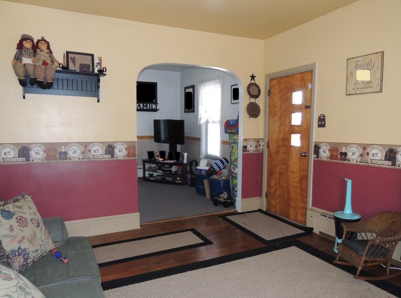 709 Locust St - Photo 3 of 9