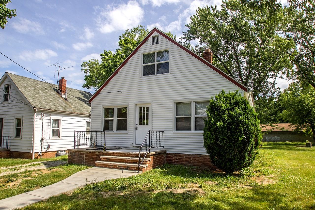 1803 E 298th St - Photo 2 of 31