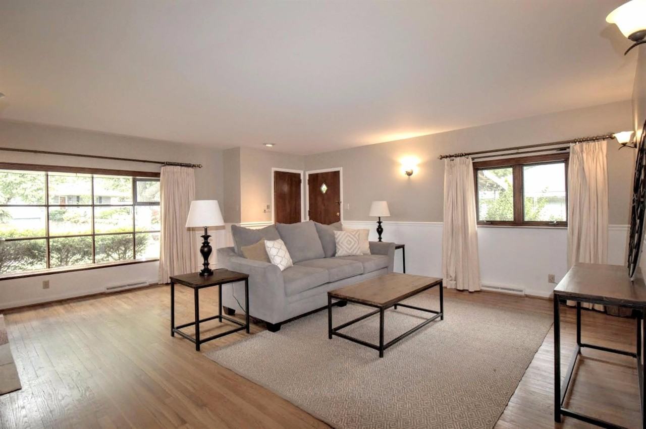 2851 Fairhill Dr - Photo 2 of 23