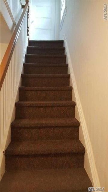 35 Carman Ave - Photo 3 of 13