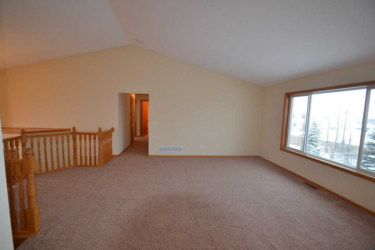 11680 Lynwood Ave NE - Photo 2 of 9