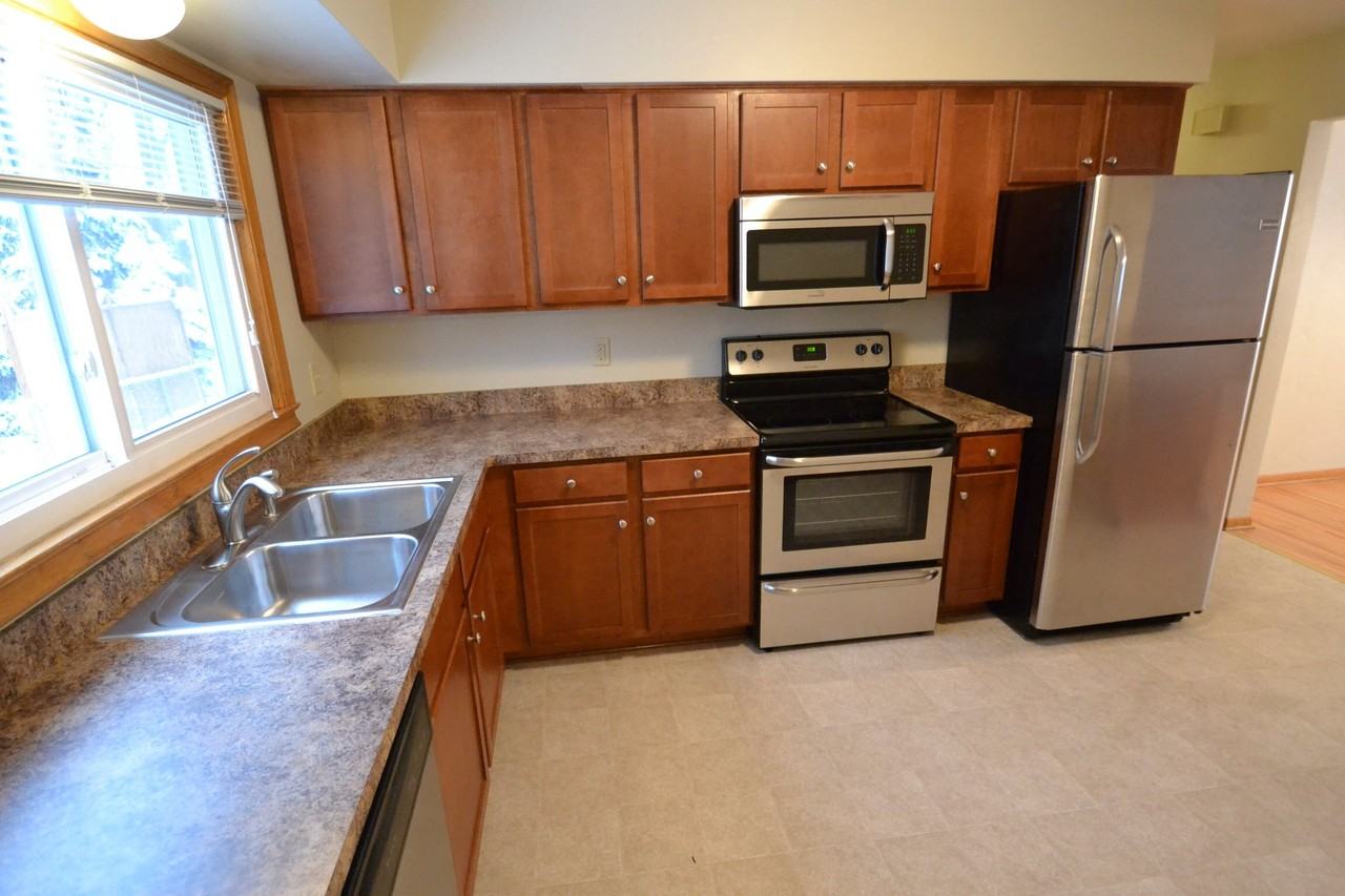 1085 Flandrau St - Photo 3 of 6