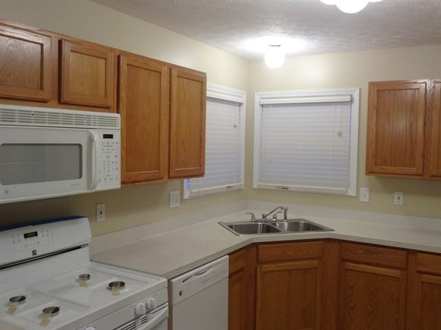 5731 Landsview Dr - Photo 3 of 11
