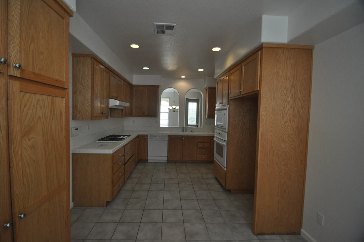 5059 Staghorn Dr - Photo 2 of 9