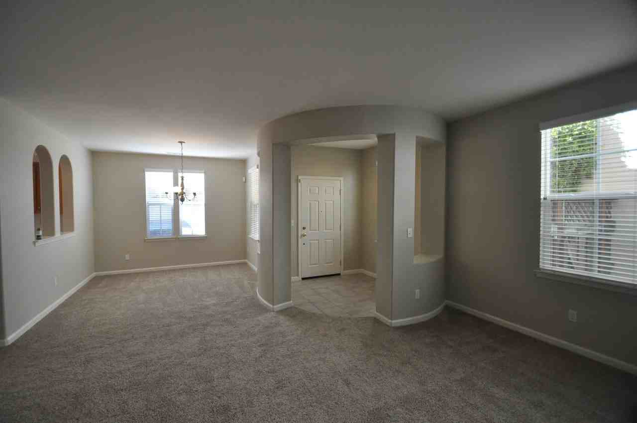 5059 Staghorn Dr - Photo 3 of 9