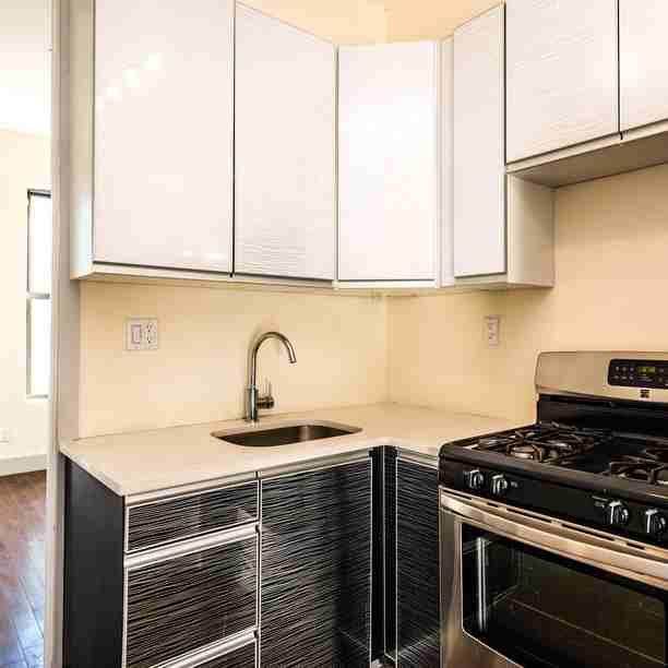 26 Wilson Avenue #2R