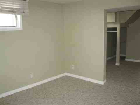 13007 63 St NW - Photo 2 of 8