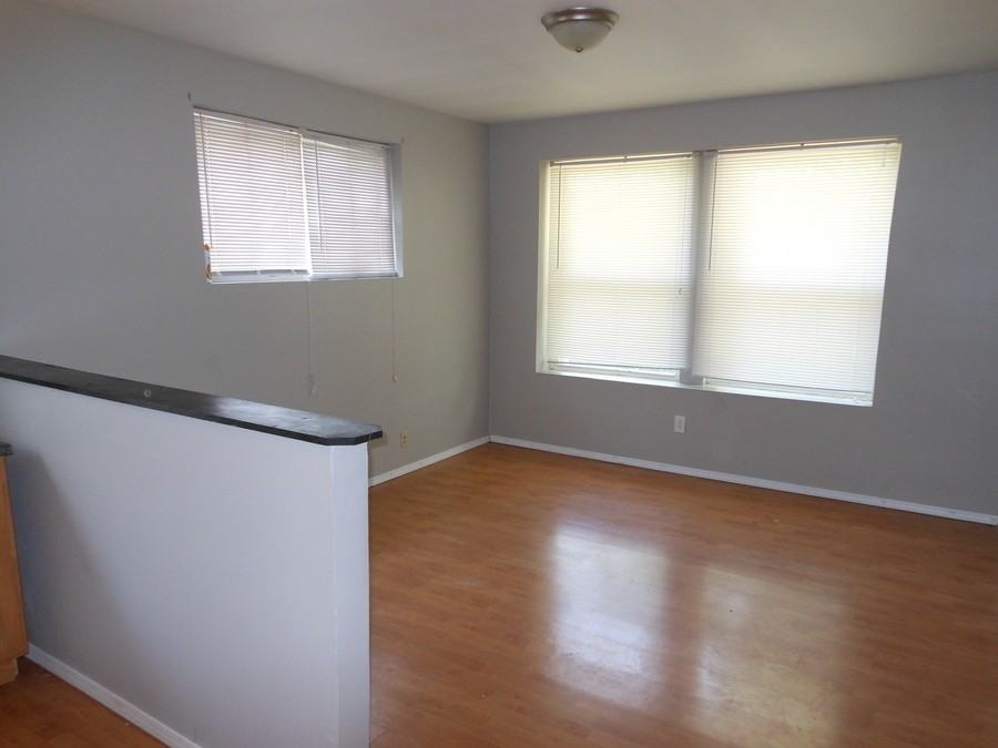 3248 Henrietta Pl #2W - Photo 3 of 8