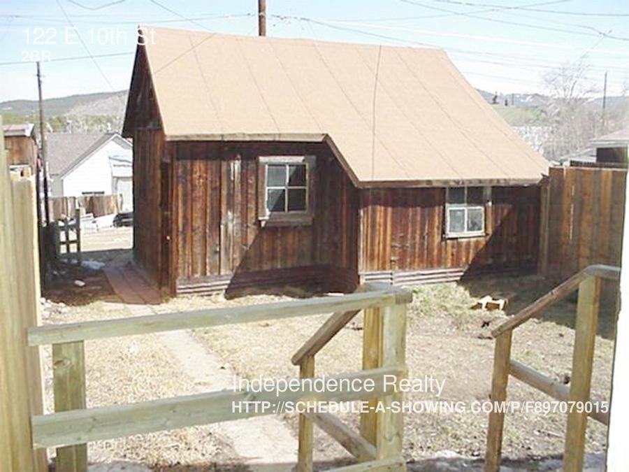 122 E 10th St - Photo 2 of 9