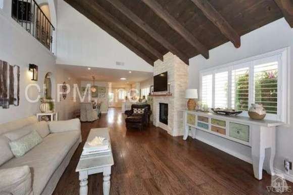 5355 Beachcomber St - Photo 3 of 20