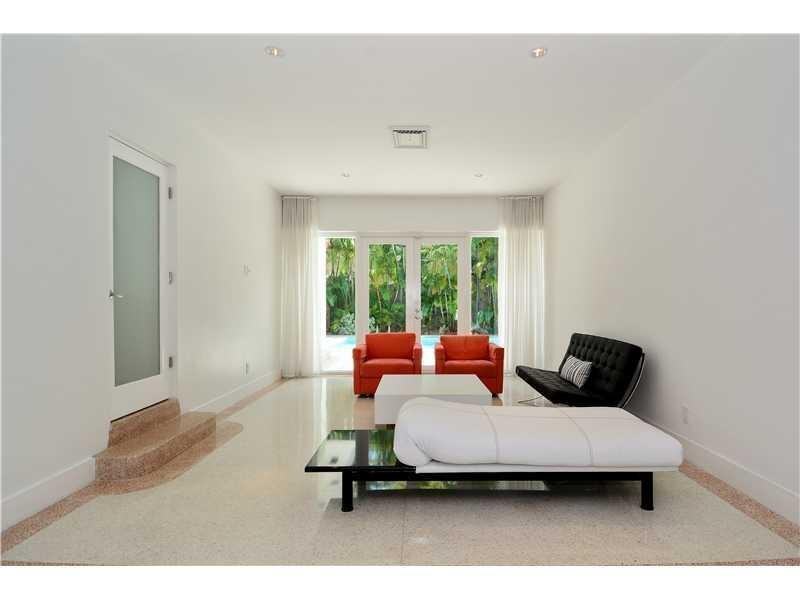 5764 La Gorce Dr 101 - Photo 3 of 8