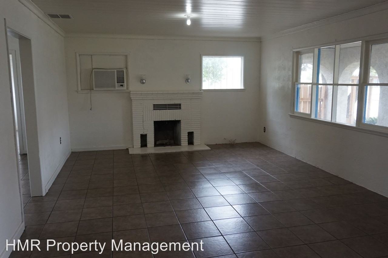 15460 Slover Ave - Photo 3 of 14