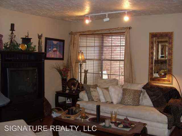 13902 Crossing Way E - Photo 3 of 8