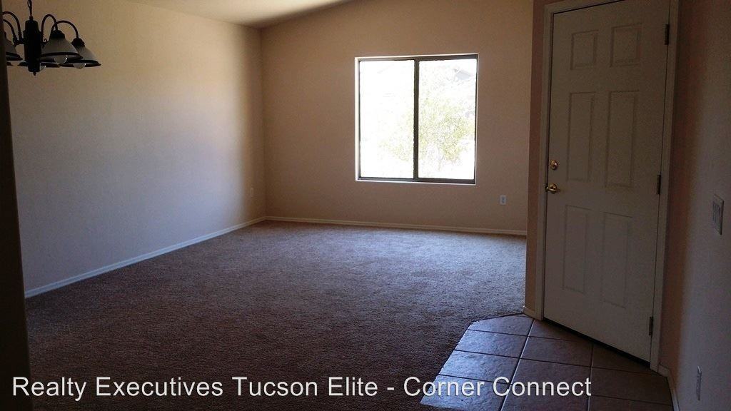 192 W Calle Paso Suave - Photo 3 of 18