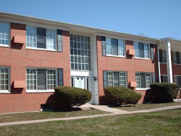 Colonial Apartments - Photo 3 of 3