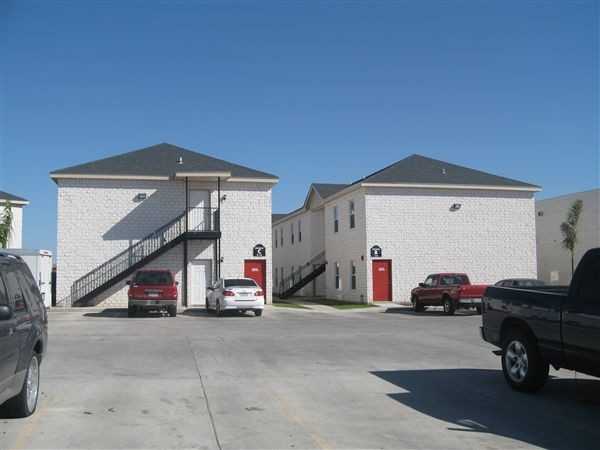 515 Stoneridge Apartments - Photo 3 of 12