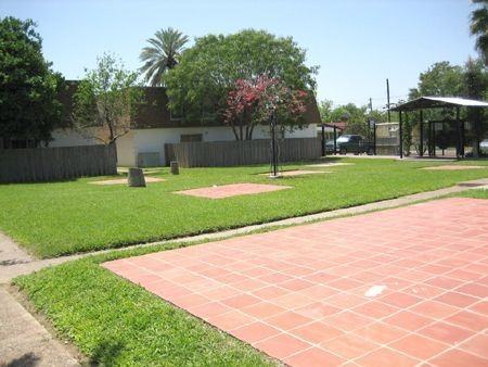 Central Park Townhouses - Photo 2 of 5