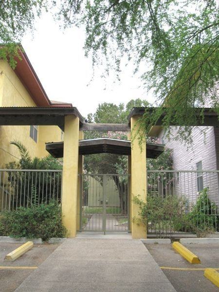 Palm Court Apartments - Photo 2 of 6