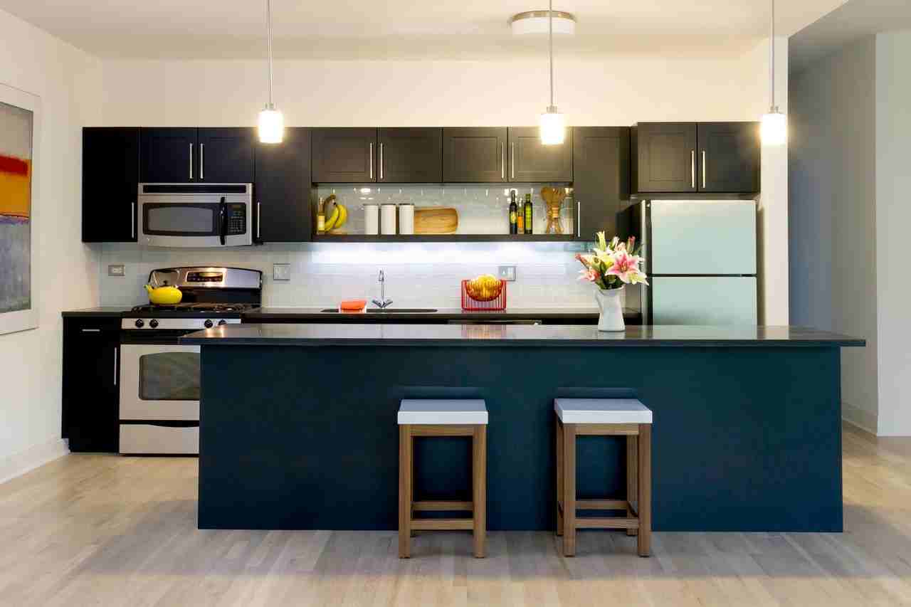 5512 S. Hyde Park Boulevard - Photo 3 of 34