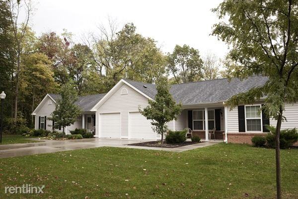 Hampton Pointe - Photo 2 of 9