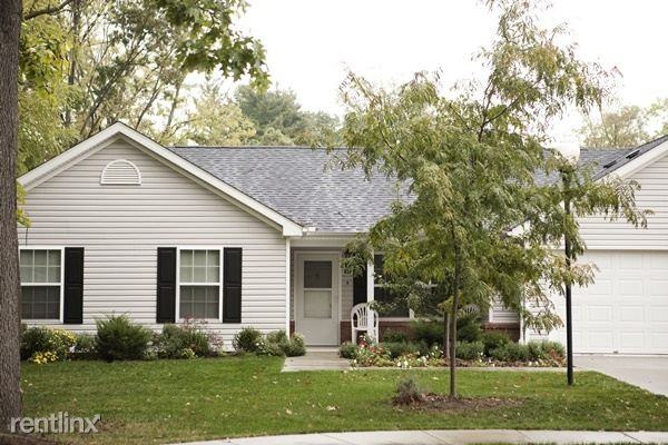 Hampton Pointe - Photo 3 of 9