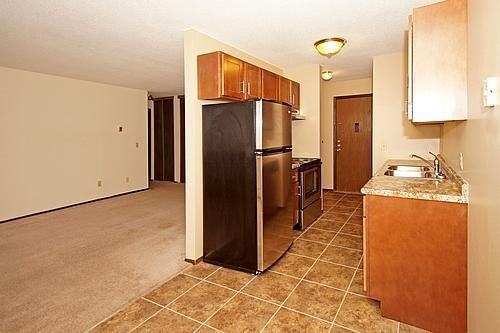Hennepin Apartments - Photo 3 of 6
