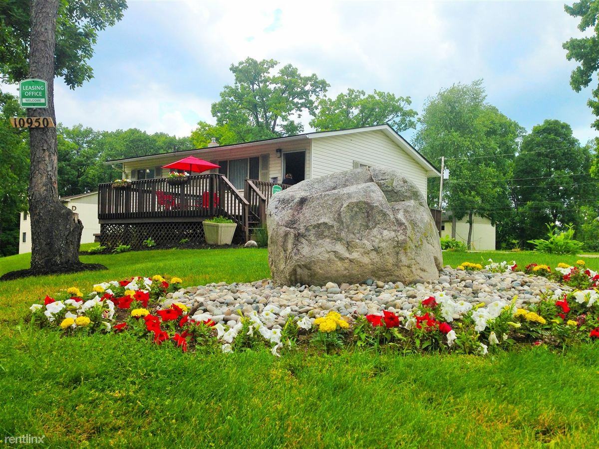 Lakeshore Hilltop Apartments - Photo 2 of 12