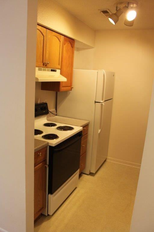 216 Harrison St - Photo 2 of 7