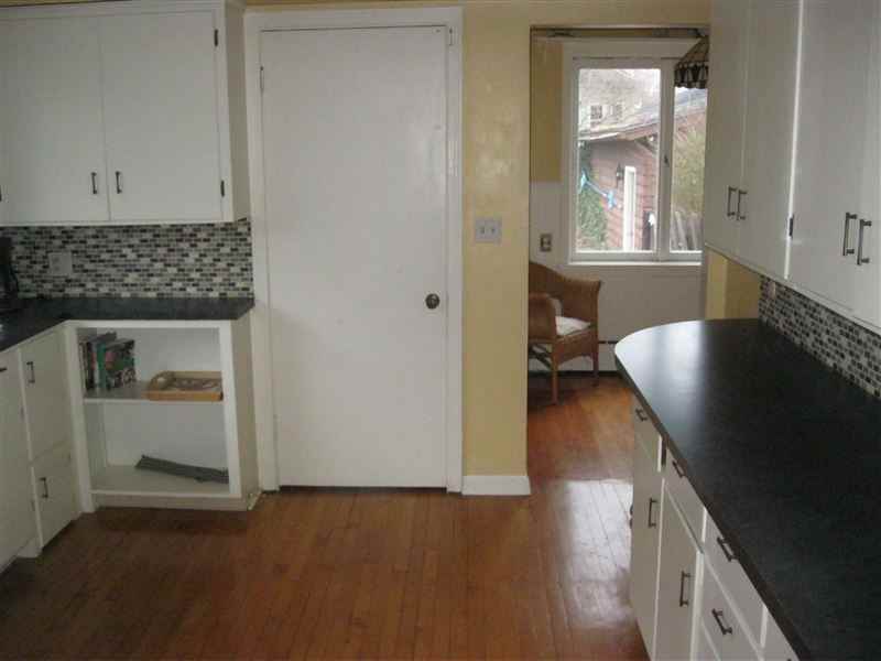 520 Clinton Ave - Photo 3 of 10