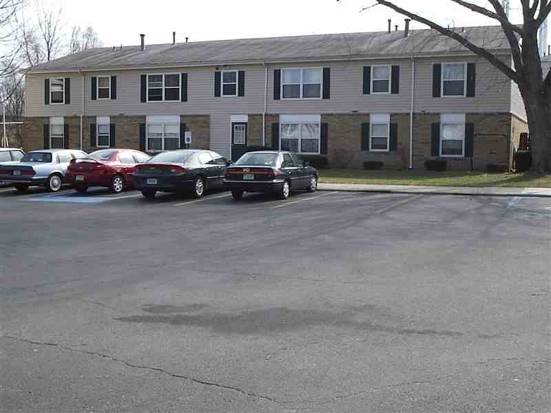 Pinecrest Manor Apartments - Photo 2 of 3