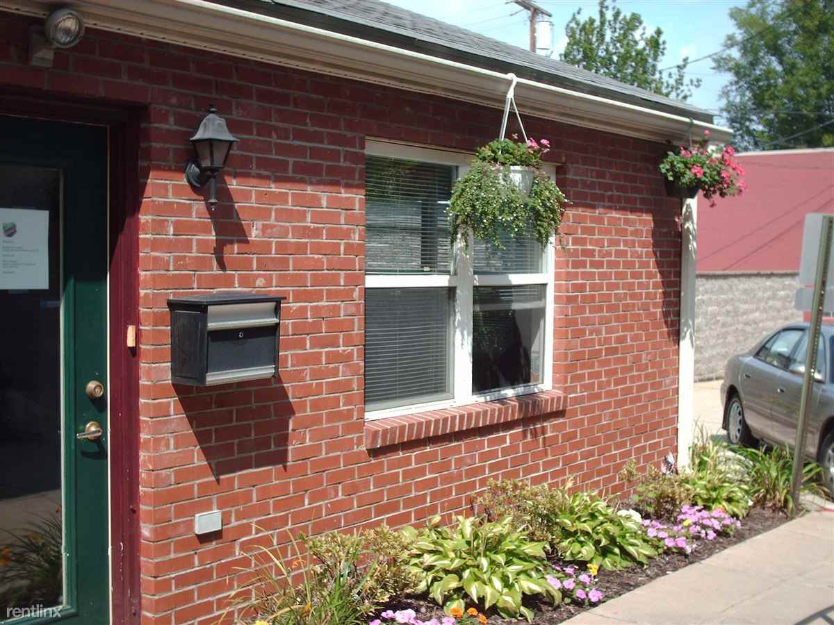 St. Clairsville Courtyard - Photo 2 of 5