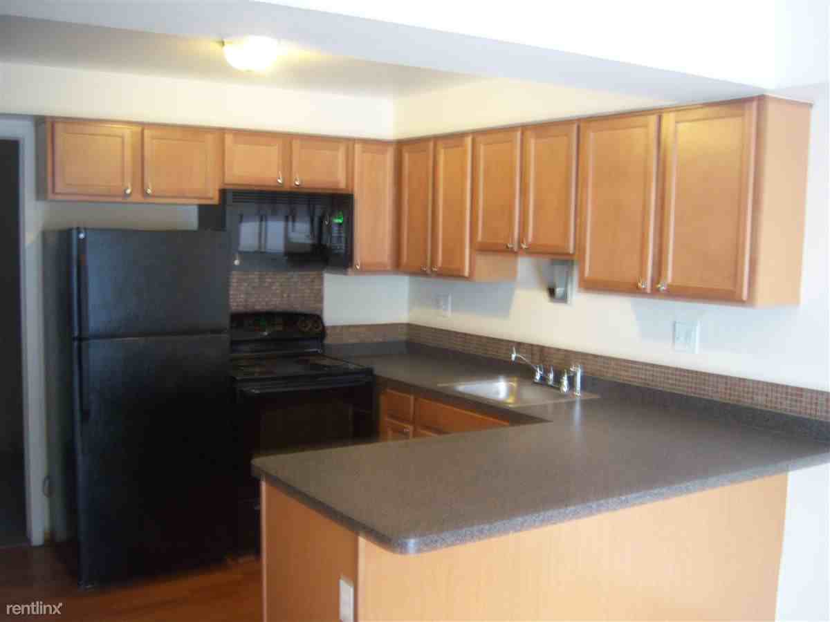 Royal Woods Townhomes Apartments 13895 Sibley Rd, Riverview, MI 48193