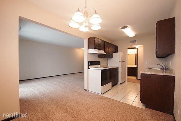 Larpenteur Estates Apartments - Photo 2 of 7