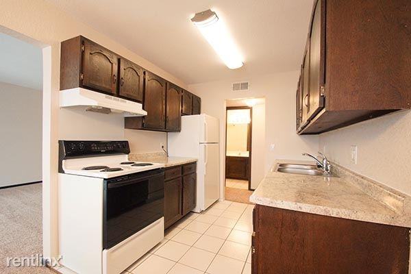 Larpenteur Estates Apartments - Photo 3 of 7