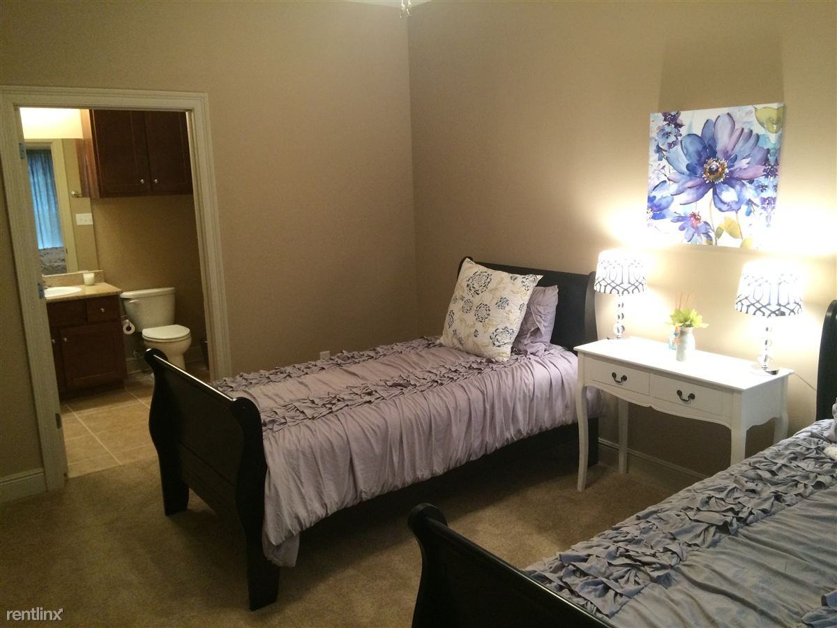 Plaza 28 Townhouses - Photo 2 of 7