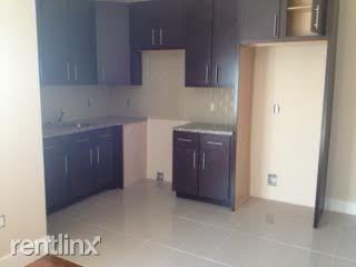 1212 Summit Ave - Photo 2 of 6