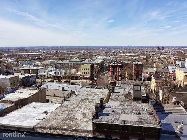 1212 Summit Ave - Photo 3 of 6