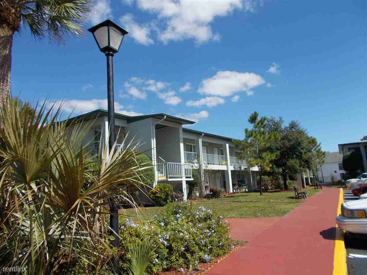 Tarpon Springs Manor Senior Community - Photo 2 of 5