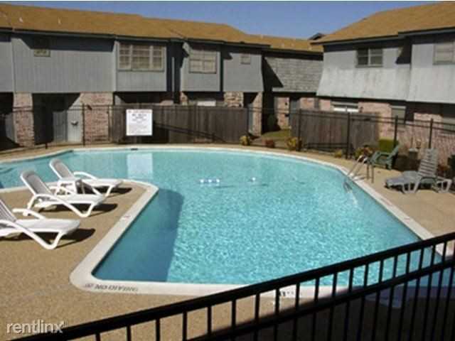 Colonial Arms Apartments - Photo 3 of 4