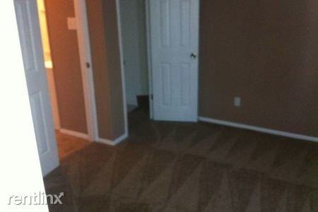 Evergreen Apartments - Photo 2 of 3