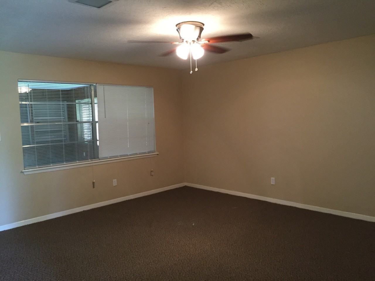 107 Annette Ln - Photo 3 of 12