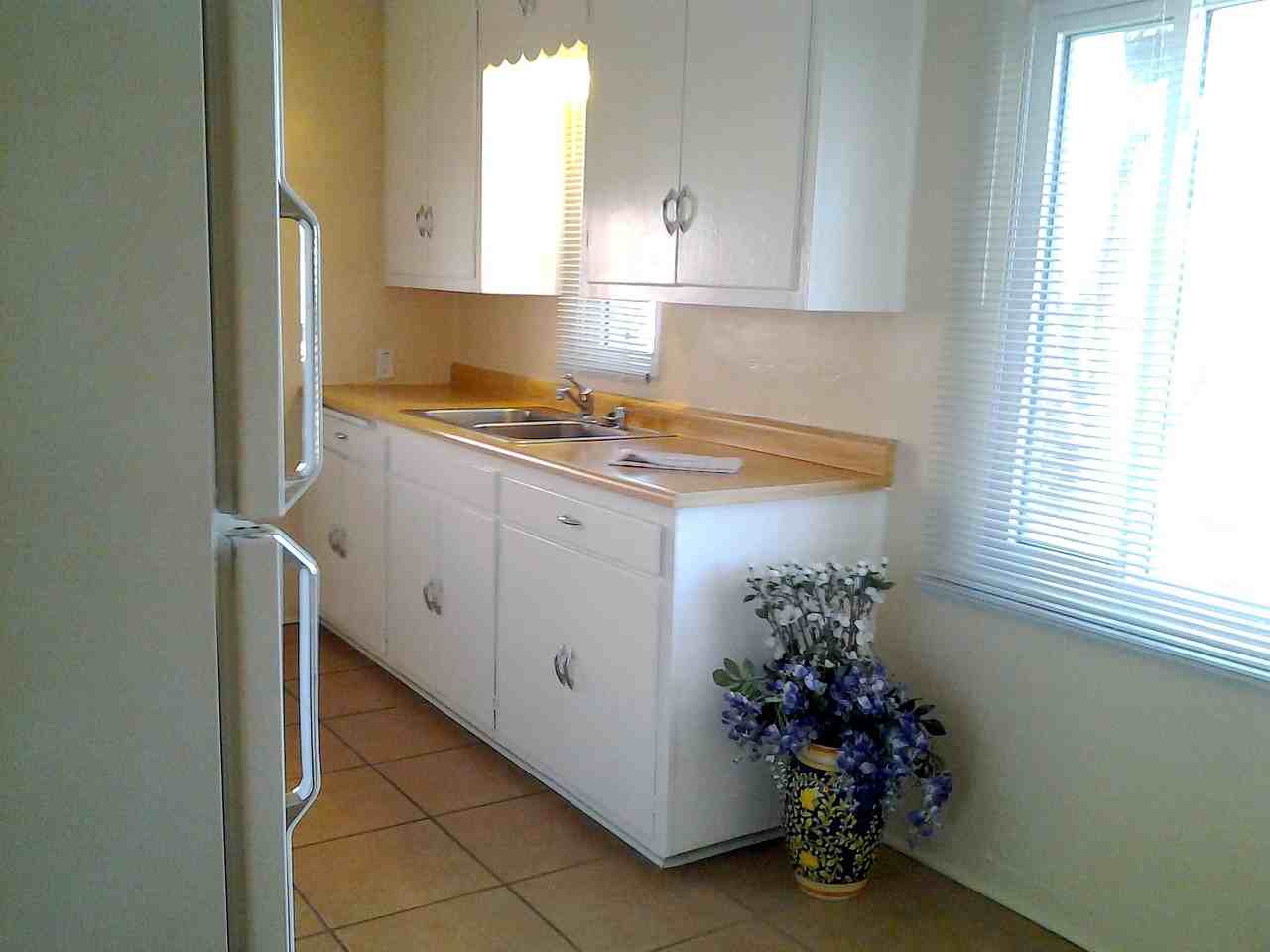 203 Manzano St NE #A - Photo 3 of 15