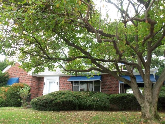 125 W Governor Rd - Photo 2 of 15