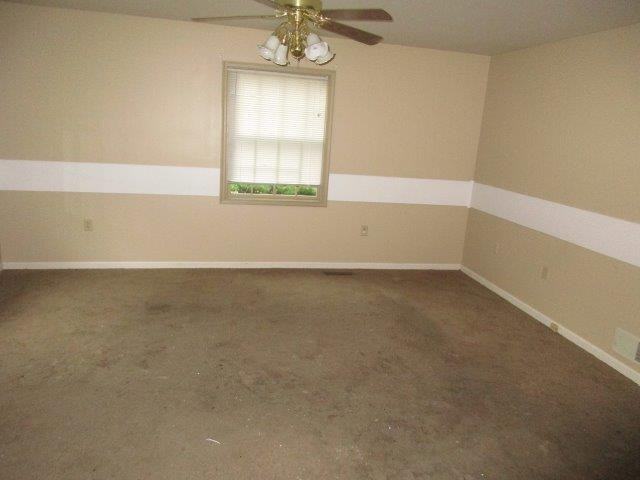 1821 Mountain View Rd - Photo 2 of 11