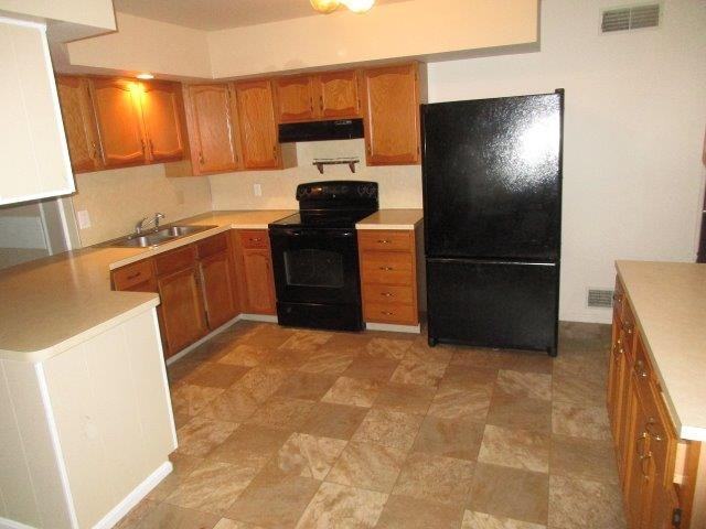 1821 Mountain View Rd - Photo 3 of 11