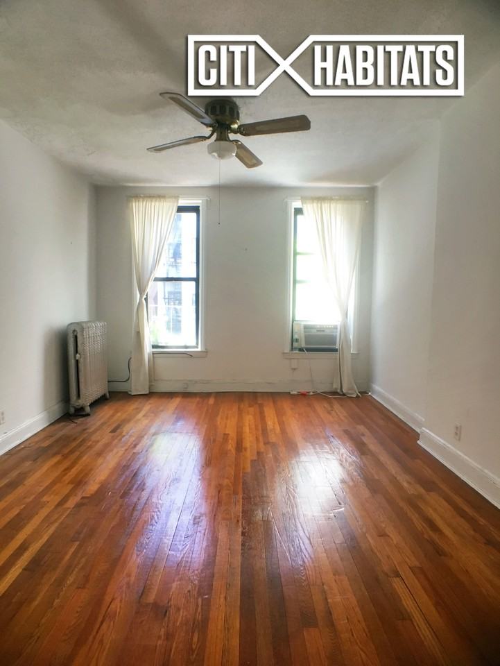 522 W 50th St #C4 - Photo 2 of 10