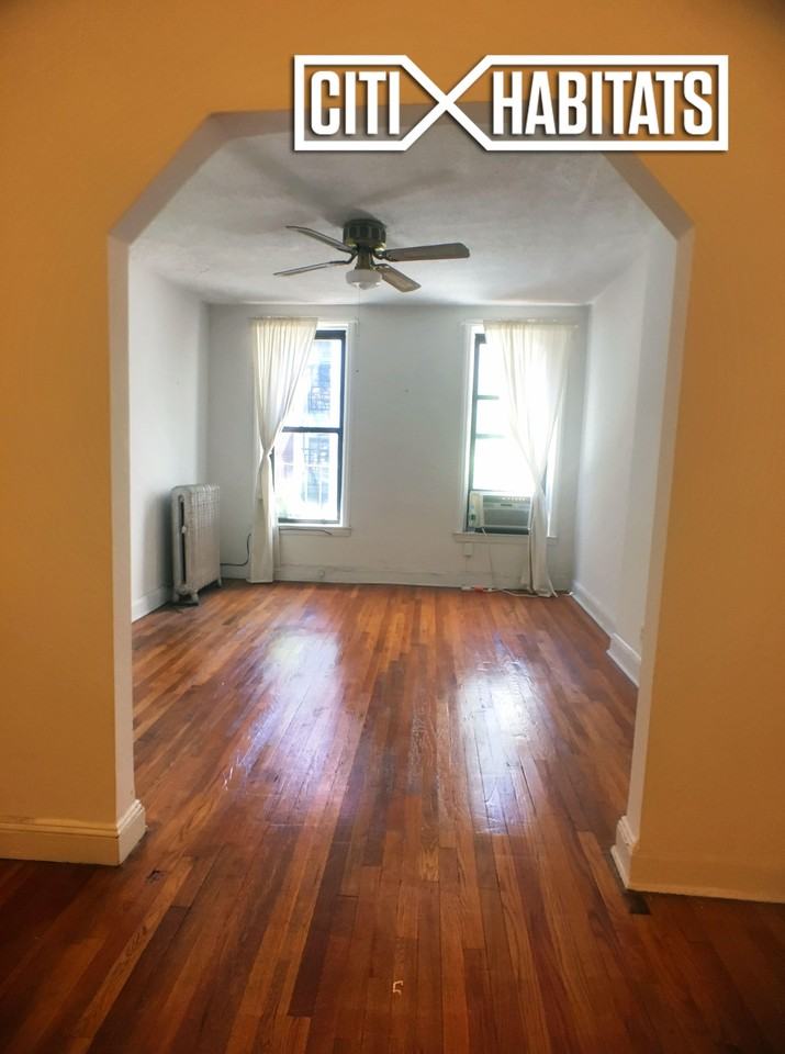 522 W 50th St #C4 - Photo 3 of 10