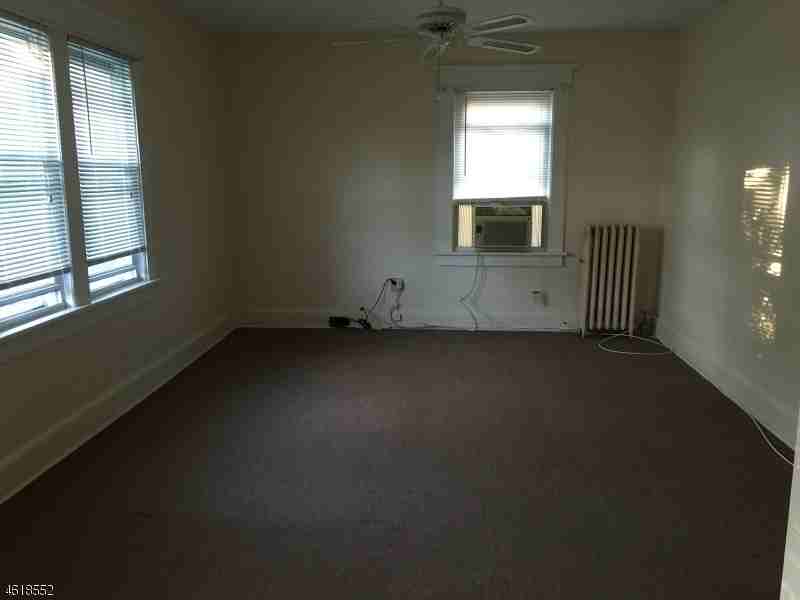 90 Parmelee Ave - Photo 3 of 12